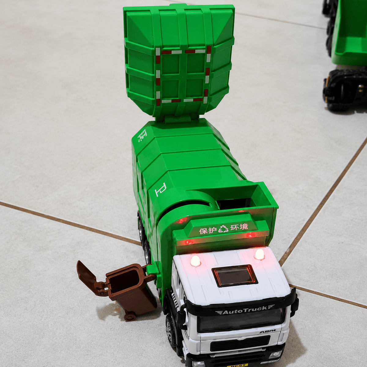 Brinquedo de Caminhão de Lixo 9